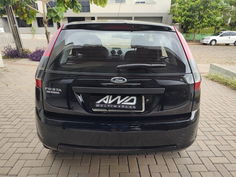 FORD FIESTA 1.0 SE 8V 2014/2014 AWD MULTIMARCAS LAJEADO / Carros no Vale