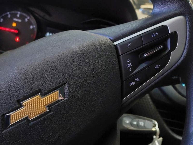 Chevrolet ONIX 1.0 FLEX MANUAL 2023/2024 BETIOLO NOVOS E SEMINOVOS LAJEADO / Carros no Vale