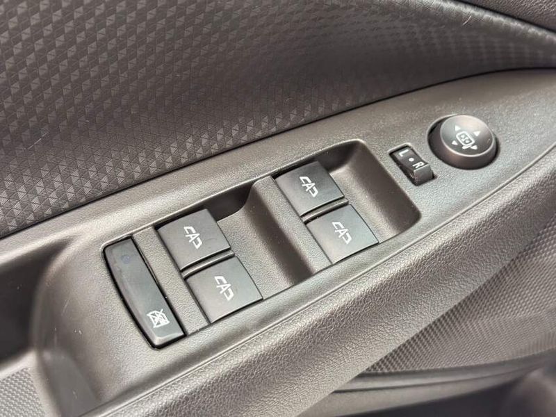 Chevrolet ONIX 1.0 TURBO FLEX LT MANUAL 2021/2022 BETIOLO NOVOS E SEMINOVOS LAJEADO / Carros no Vale