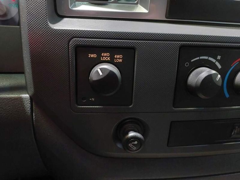 Dodge RAM 5.9 2500 SLT 4X4 CD I6 24V TURBO DIESEL 4P AUTOMÁTICO 2008/2008 BETIOLO NOVOS E SEMINOVOS LAJEADO / Carros no Vale