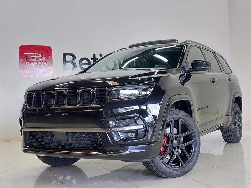 JEEP COMMANDER 2.0 HURRICANE 4 TURBO GASOLINA BLACKHAWK AT9 2024/2025 BETIOLO NOVOS E SEMINOVOS LAJEADO / Carros no Vale