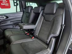 JEEP COMMANDER 2.0 HURRICANE 4 TURBO GASOLINA BLACKHAWK AT9 2024/2025 BETIOLO NOVOS E SEMINOVOS LAJEADO / Carros no Vale