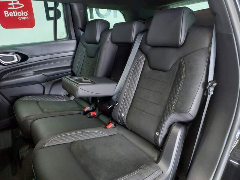 JEEP COMMANDER 2.0 HURRICANE 4 TURBO GASOLINA BLACKHAWK AT9 2024/2025 BETIOLO NOVOS E SEMINOVOS LAJEADO / Carros no Vale
