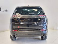 JEEP COMMANDER 2.0 HURRICANE 4 TURBO GASOLINA BLACKHAWK AT9 2024/2025 BETIOLO NOVOS E SEMINOVOS LAJEADO / Carros no Vale
