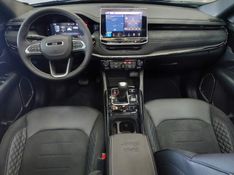 JEEP COMMANDER 2.0 HURRICANE 4 TURBO GASOLINA BLACKHAWK AT9 2024/2025 BETIOLO NOVOS E SEMINOVOS LAJEADO / Carros no Vale