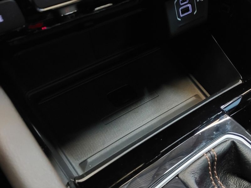 JEEP COMMANDER 2.0 TD380 TURBO DIESEL OVERLAND AT9 2024/2025 BETIOLO NOVOS E SEMINOVOS LAJEADO / Carros no Vale