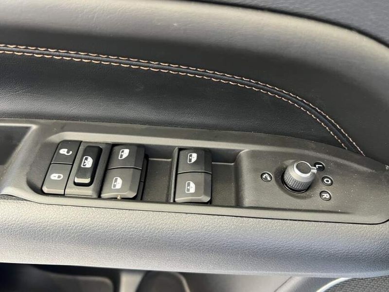 JEEP COMPASS 2.0 HURRICANE 4 TURBO GASOLINA OVERLAND AT9 2024/2025 BETIOLO NOVOS E SEMINOVOS LAJEADO / Carros no Vale