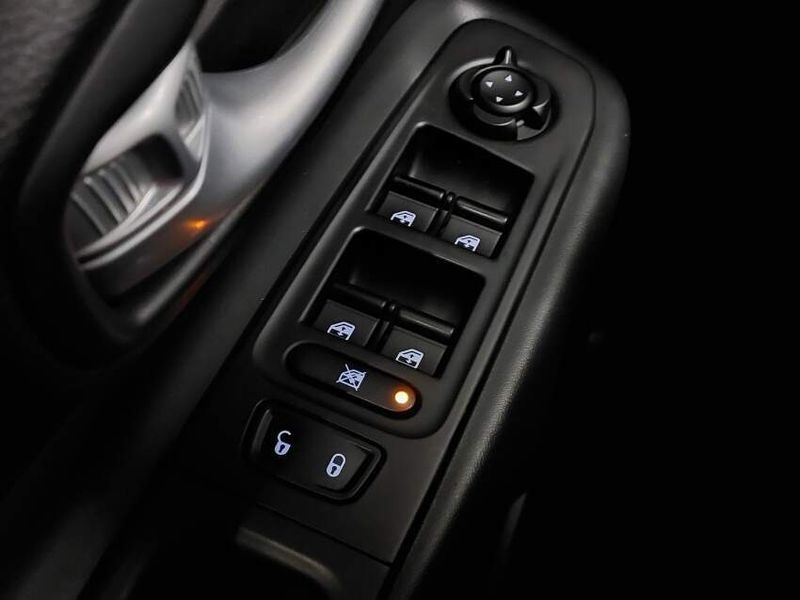 JEEP RENEGADE 1.3 T270 TURBO FLEX LONGITUDE AT6 2022/2023 BETIOLO NOVOS E SEMINOVOS LAJEADO / Carros no Vale
