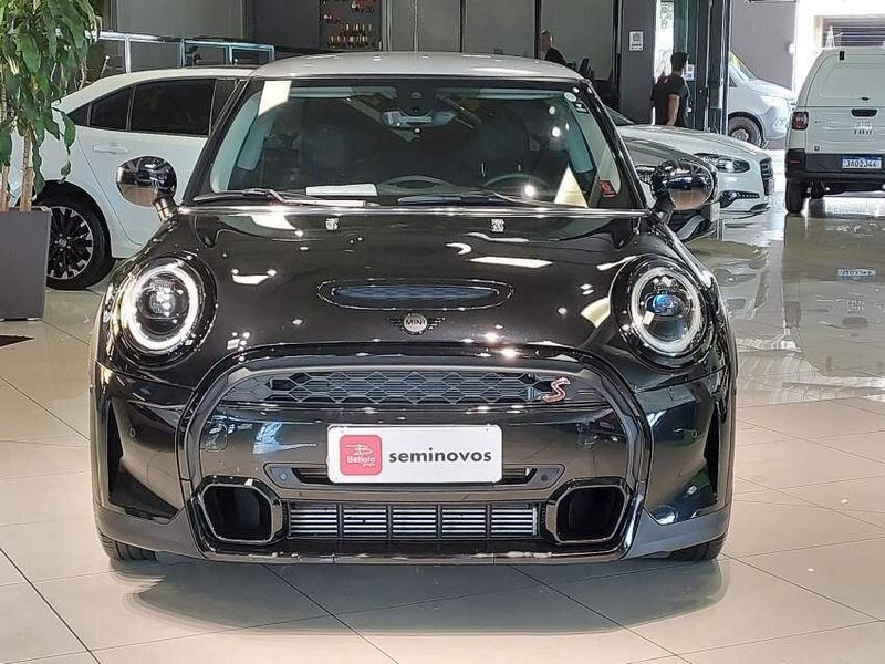 Mini COOPER 2.0 16V TWINPOWER GASOLINA S SPORT 2P STEPTRONIC 2023/2023 BETIOLO NOVOS E SEMINOVOS LAJEADO / Carros no Vale