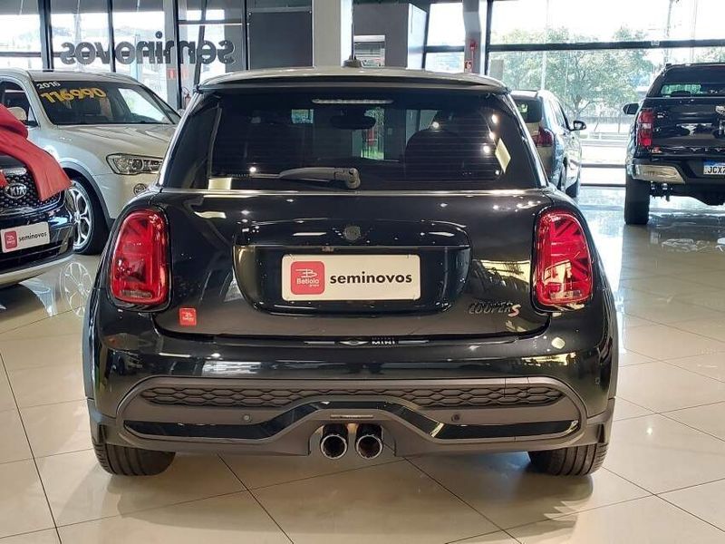 Mini COOPER 2.0 16V TWINPOWER GASOLINA S SPORT 2P STEPTRONIC 2023/2023 BETIOLO NOVOS E SEMINOVOS LAJEADO / Carros no Vale