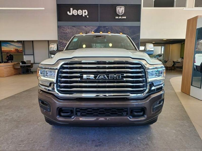 Ram 3500 6.7 I6 TURBO DIESEL LIMITED LONGHORN CD 4X4 AUTOMÁTICO 2024/2024 BETIOLO NOVOS E SEMINOVOS LAJEADO / Carros no Vale