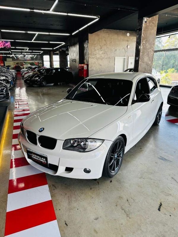 BMW 118i 2.0 SPORT EDITION 16V GASOLINA 2P AUTOMÁTICO 2011/2012 CASTELLAN E TOMAZONI MOTORS CAXIAS DO SUL / Carros no Vale