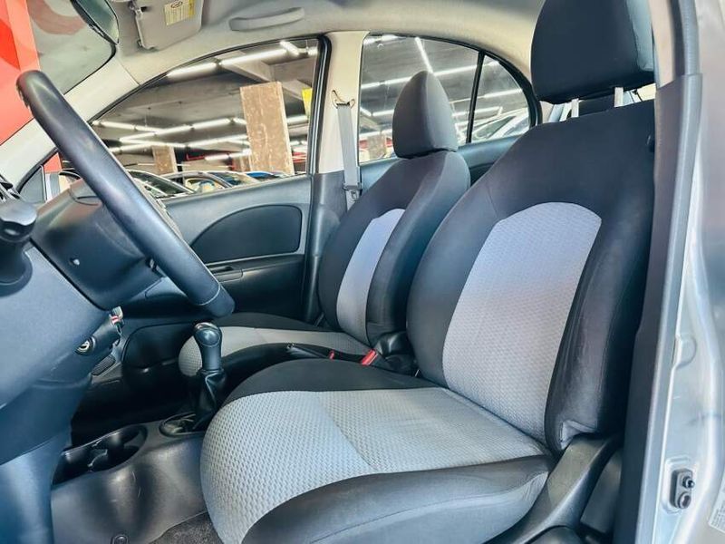 Nissan MARCH 1.6 S 16V FLEX 4P MANUAL 2012/2013 CASTELLAN E TOMAZONI MOTORS CAXIAS DO SUL / Carros no Vale