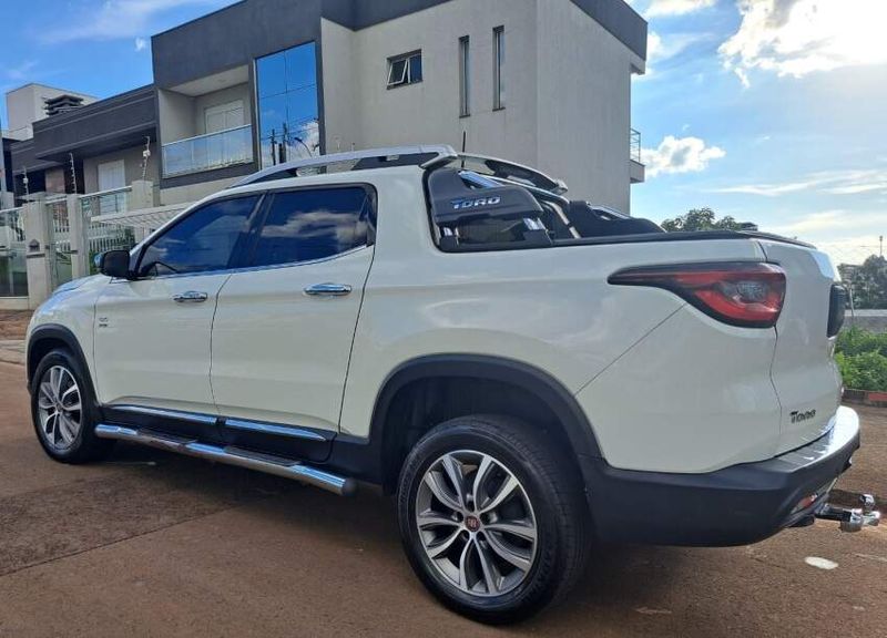 Fiat TORO 2.0 16V TURBO DIESEL VOLCANO 4WD AT9 2019/2019 CAMINHÕES & CAMIONETAS PASSO FUNDO / Carros no Vale