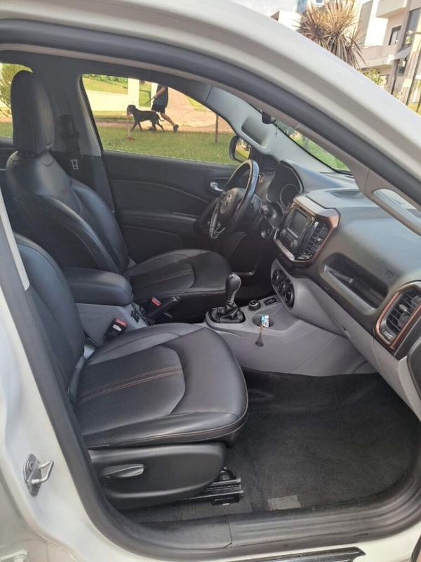 Fiat TORO 2.0 16V TURBO DIESEL VOLCANO 4WD AT9 2019/2019 CAMINHÕES & CAMIONETAS PASSO FUNDO / Carros no Vale