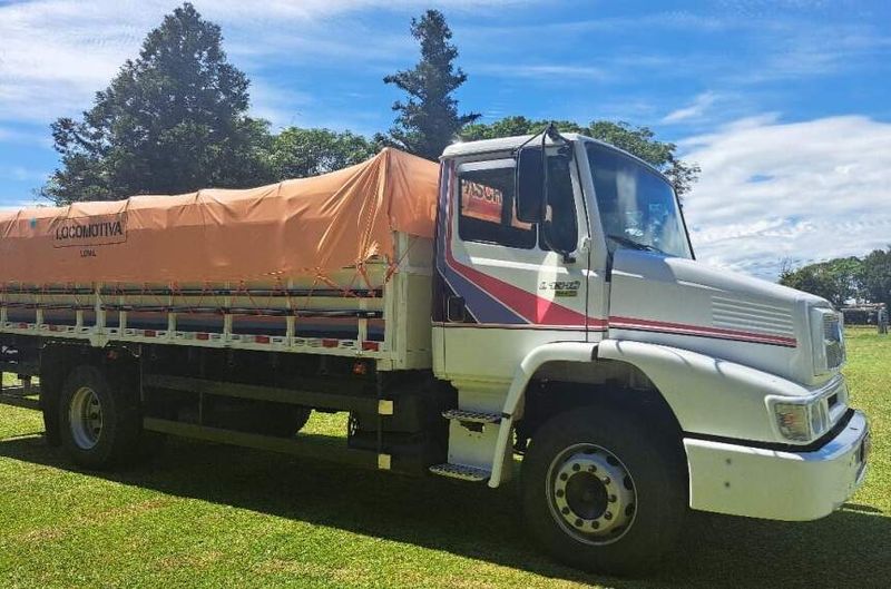 Mercedes-Benz 1318 L-1318 2p Graneleiro 2009/2009 CAMINHÕES & CAMIONETAS PASSO FUNDO / Carros no Vale