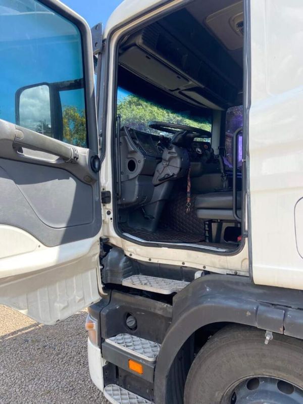 Scania 124 R-124 GA 420 6×2 NZ 3-Eixos 2007/2007 CAMINHÕES & CAMIONETAS PASSO FUNDO / Carros no Vale