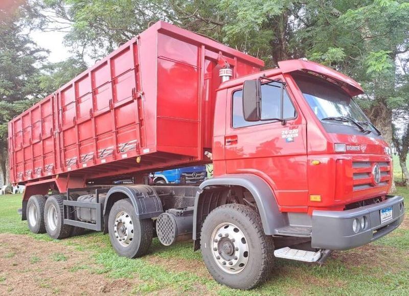 Volkswagen 24220 24-220 Worker T 4-Eixos 2011/2011 CAMINHÕES & CAMIONETAS PASSO FUNDO / Carros no Vale