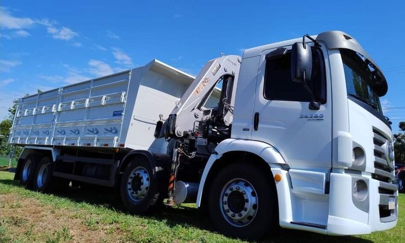 Volkswagen 24280 24-280 E Constelation 8×2 2014/2014 CAMINHÕES & CAMIONETAS PASSO FUNDO / Carros no Vale
