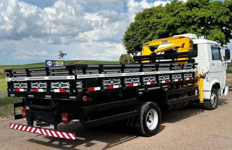 Volkswagen 8120 VW 8-120 Euro3 Worker Munck 2009/2009 CAMINHÕES & CAMIONETAS PASSO FUNDO / Carros no Vale