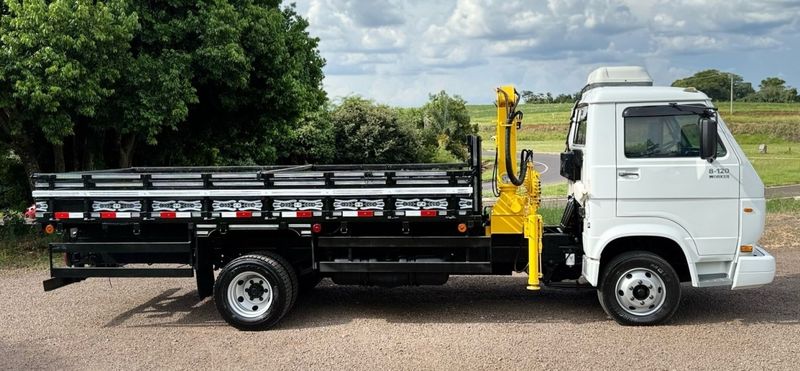 Volkswagen 8120 VW 8-120 Euro3 Worker Munck 2009/2009 CAMINHÕES & CAMIONETAS PASSO FUNDO / Carros no Vale