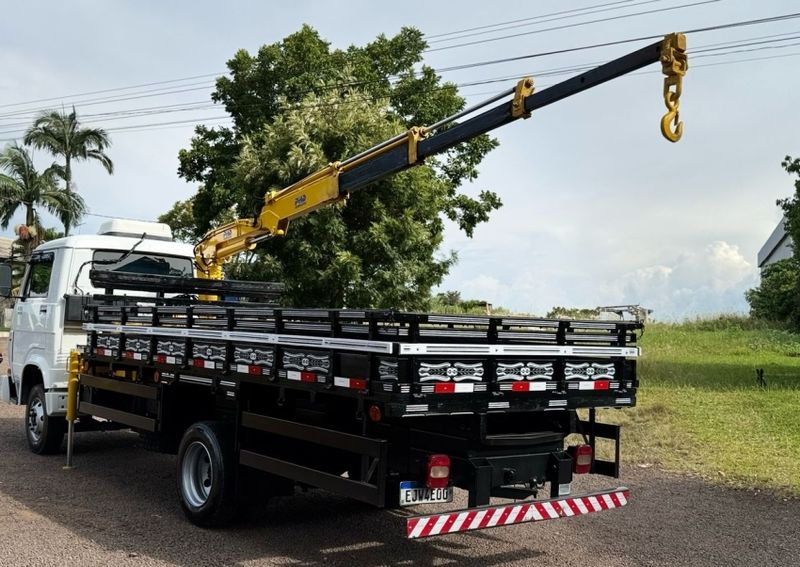 Volkswagen 8120 VW 8-120 Euro3 Worker Munck 2009/2009 CAMINHÕES & CAMIONETAS PASSO FUNDO / Carros no Vale