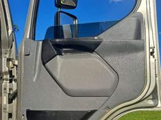 Volvo VM 260 6×2 Caçamba 2011/2011 CAMINHÕES & CAMIONETAS PASSO FUNDO / Carros no Vale