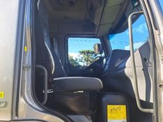 Volvo VM 260 6×2 Caçamba 2011/2011 CAMINHÕES & CAMIONETAS PASSO FUNDO / Carros no Vale
