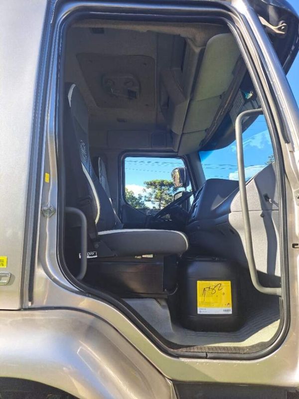 Volvo VM 260 6×2 Caçamba 2011/2011 CAMINHÕES & CAMIONETAS PASSO FUNDO / Carros no Vale