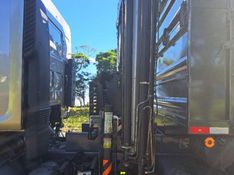 Volvo VM 260 6×2 Caçamba 2011/2011 CAMINHÕES & CAMIONETAS PASSO FUNDO / Carros no Vale