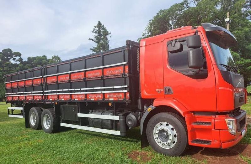 Volvo VM 270 6×2 (E5) Graneleiro 2014/2014 CAMINHÕES & CAMIONETAS PASSO FUNDO / Carros no Vale