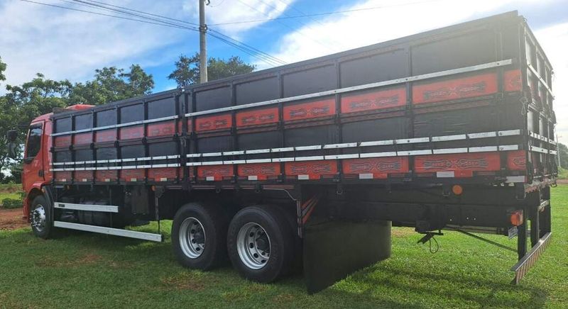 Volvo VM 270 6×2 (E5) Graneleiro 2014/2014 CAMINHÕES & CAMIONETAS PASSO FUNDO / Carros no Vale
