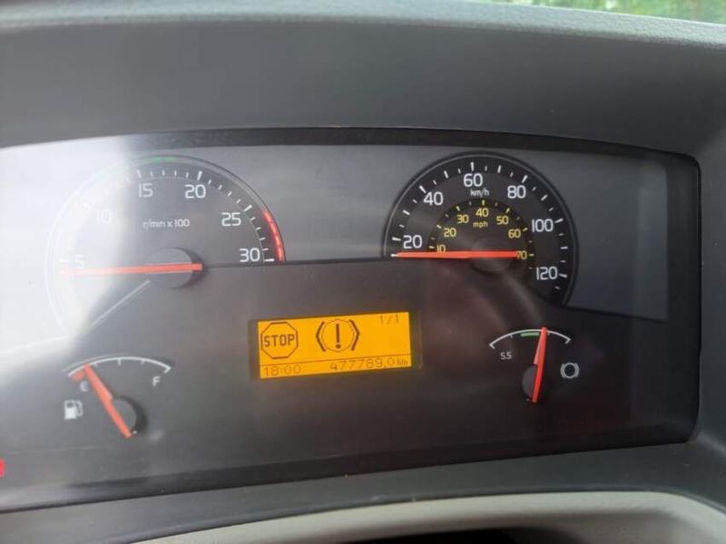 Volvo VM 270 6×2 (E5) Graneleiro 2014/2014 CAMINHÕES & CAMIONETAS PASSO FUNDO / Carros no Vale