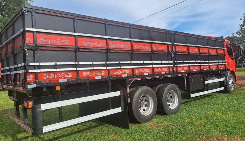 Volvo VM 270 6×2 (E5) Graneleiro 2014/2014 CAMINHÕES & CAMIONETAS PASSO FUNDO / Carros no Vale