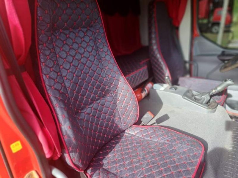 Volvo VM 270 6×2 (E5) Graneleiro 2014/2014 CAMINHÕES & CAMIONETAS PASSO FUNDO / Carros no Vale