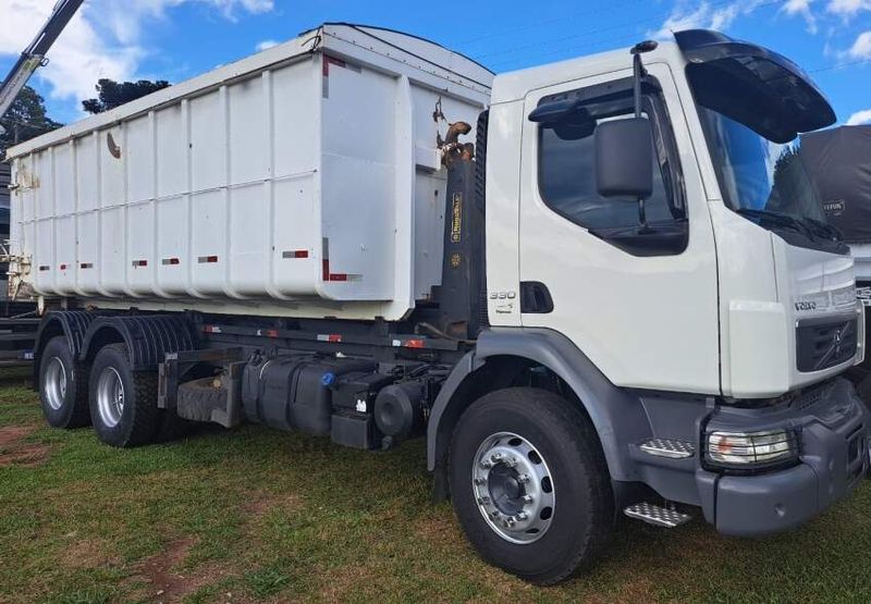 Volvo VM 330 6×4 2p Rol On 2012/2012 CAMINHÕES & CAMIONETAS PASSO FUNDO / Carros no Vale