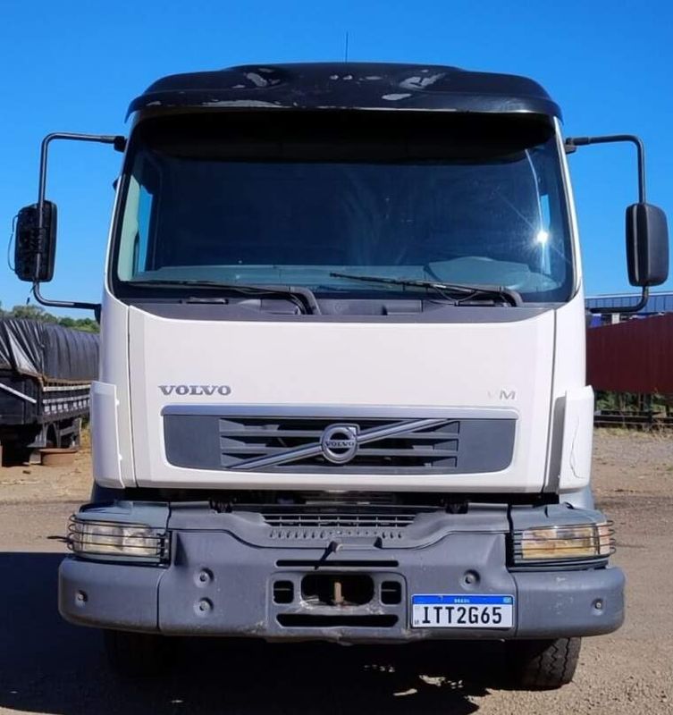 Volvo VM 330 6×4 2p Rol On 2012/2012 CAMINHÕES & CAMIONETAS PASSO FUNDO / Carros no Vale
