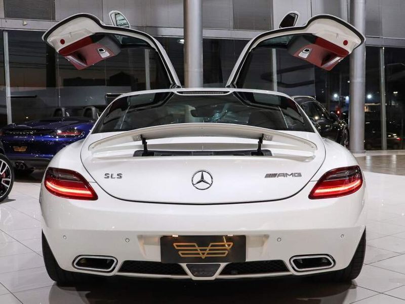 Mercedes-Benz SLS AMG 6.2 V8 GASOLINA SPEEDSHIFT 2010/2011 VIA BELLA VEÍCULOS ESPECIAIS CAXIAS DO SUL / Carros no Vale