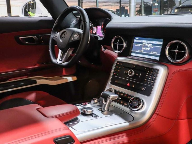 Mercedes-Benz SLS AMG 6.2 V8 GASOLINA SPEEDSHIFT 2010/2011 VIA BELLA VEÍCULOS ESPECIAIS CAXIAS DO SUL / Carros no Vale