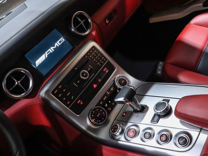 Mercedes-Benz SLS AMG 6.2 V8 GASOLINA SPEEDSHIFT 2010/2011 VIA BELLA VEÍCULOS ESPECIAIS CAXIAS DO SUL / Carros no Vale