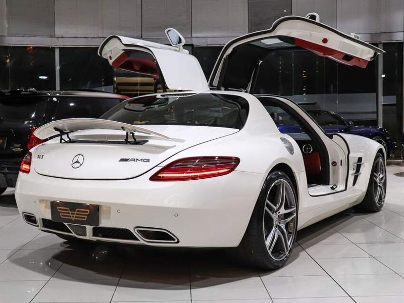 Mercedes-Benz SLS AMG 6.2 V8 GASOLINA SPEEDSHIFT 2010/2011 VIA BELLA VEÍCULOS ESPECIAIS CAXIAS DO SUL / Carros no Vale