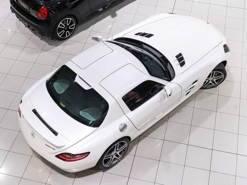 Mercedes-Benz SLS AMG 6.2 V8 GASOLINA SPEEDSHIFT 2010/2011 VIA BELLA VEÍCULOS ESPECIAIS CAXIAS DO SUL / Carros no Vale