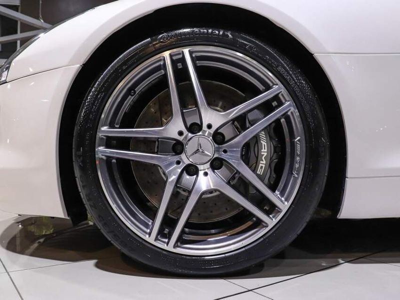 Mercedes-Benz SLS AMG 6.2 V8 GASOLINA SPEEDSHIFT 2010/2011 VIA BELLA VEÍCULOS ESPECIAIS CAXIAS DO SUL / Carros no Vale