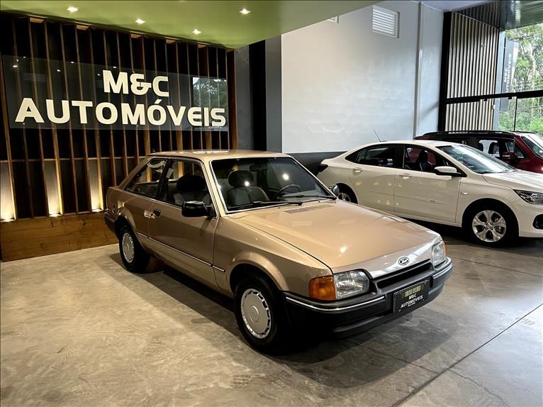 FORD ESCORT 1.8 GL 8V 1990/1990 M&C AUTOMÓVEIS CAXIAS DO SUL / Carros no Vale