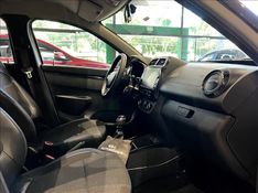 RENAULT KWID 1.0 12V SCE Intense 2023/2024 M&C AUTOMÓVEIS CAXIAS DO SUL / Carros no Vale