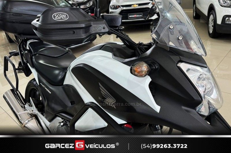 HONDA NC 700X ABS 2014/2014 GARCEZ VEÍCULOS BENTO GONÇALVES / Carros no Vale