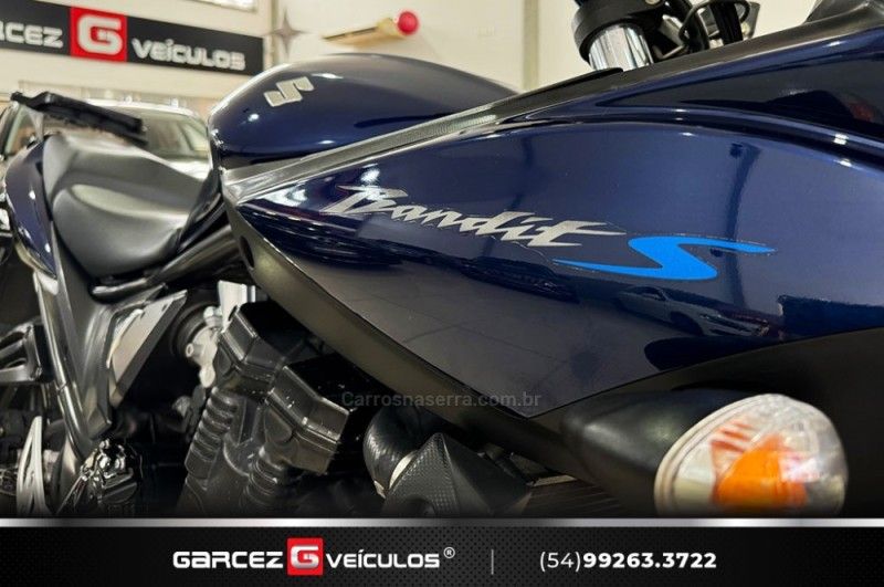 SUZUKI BANDIT 650S 2011/2011 GARCEZ VEÍCULOS BENTO GONÇALVES / Carros no Vale