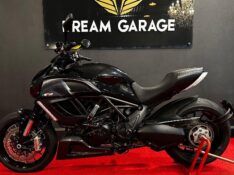 DUCATI DIAVEL 1198 /2013 EXCLUSIVO VEÍCULOS SANTA CRUZ DO SUL / Carros no Vale