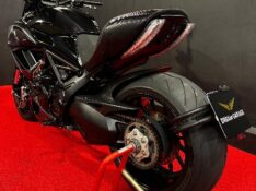 DUCATI DIAVEL 1198 /2013 EXCLUSIVO VEÍCULOS SANTA CRUZ DO SUL / Carros no Vale