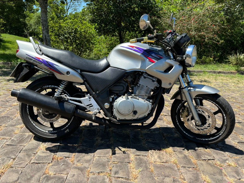 HONDA MOTOS CB 500 /1999 RT 811 VEÍCULOS ARROIO DO MEIO / Carros no Vale
